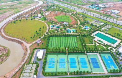 Công viên trung tâm Central Park 25ha với tổ hợp thể dục thể thao country club 3ha, kênh đào đào trung tâm, đường dạo bộ, đường xe đạp, công viên cắm trại picnic… đang được hoàn thiện.