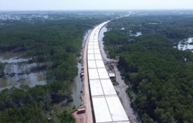 Toàn cảnh công trường cao tốc Bến Lức - Long Thành đoạn qua huyện Long Thành (Đồng Nai).