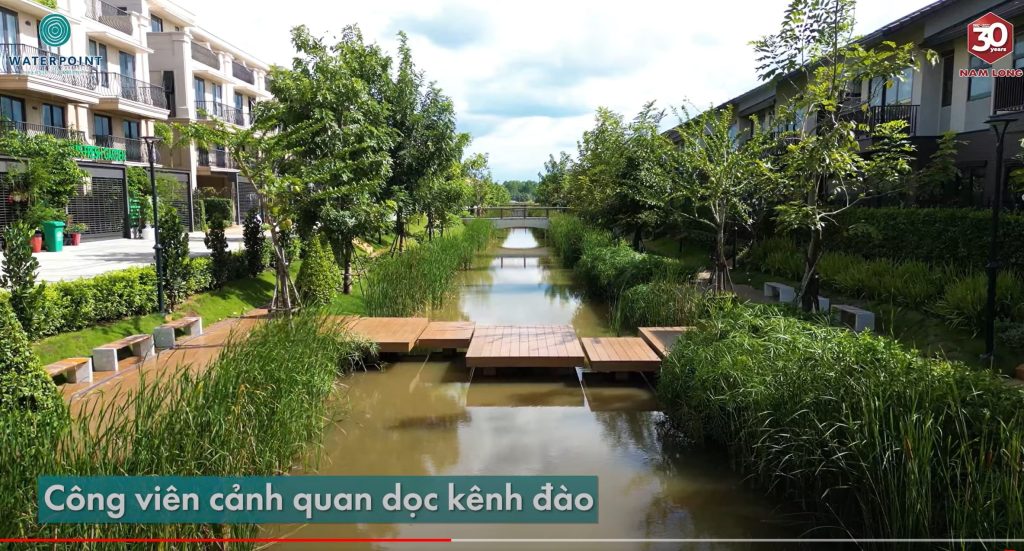 Cảnh quan dọc kênh đào