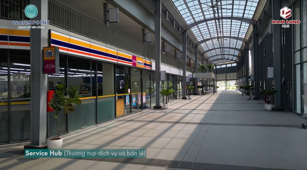 Trung tâm thương mại và dịch vụ