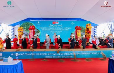 Các đại biểu cấp cao Nhật Bản, Trung Ương, Tỉnh Long An và Nam Long Group thực hiện nghi thức động thổ Khu Hữu nghị Việt Nam - Nhật Bản.