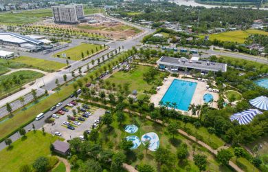 Nhìn từ trên cao, bạn có thể dễ dàng nhận thấy hệ thống tiện ích đa dạng của Waterpoint, bao gồm: trường học, bệnh viện, khu vui chơi giải trí, trung tâm thương mại,... đáp ứng mọi nhu cầu của cư dân.