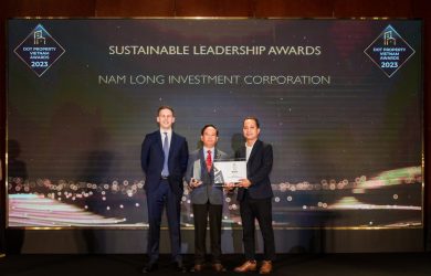 Ông Văn Viết Sơn – Giám đốc điều hành Nam Long Land nhận giải Nhà phát triển Bất động sản tiên phong về phát triển bền vững của năm (Sustainable Leadership Awards).