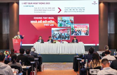 Ông Nguyễn Xuân Quang - Chủ tịch Hội đồng Quản trị phát biểu tại Đại hội.