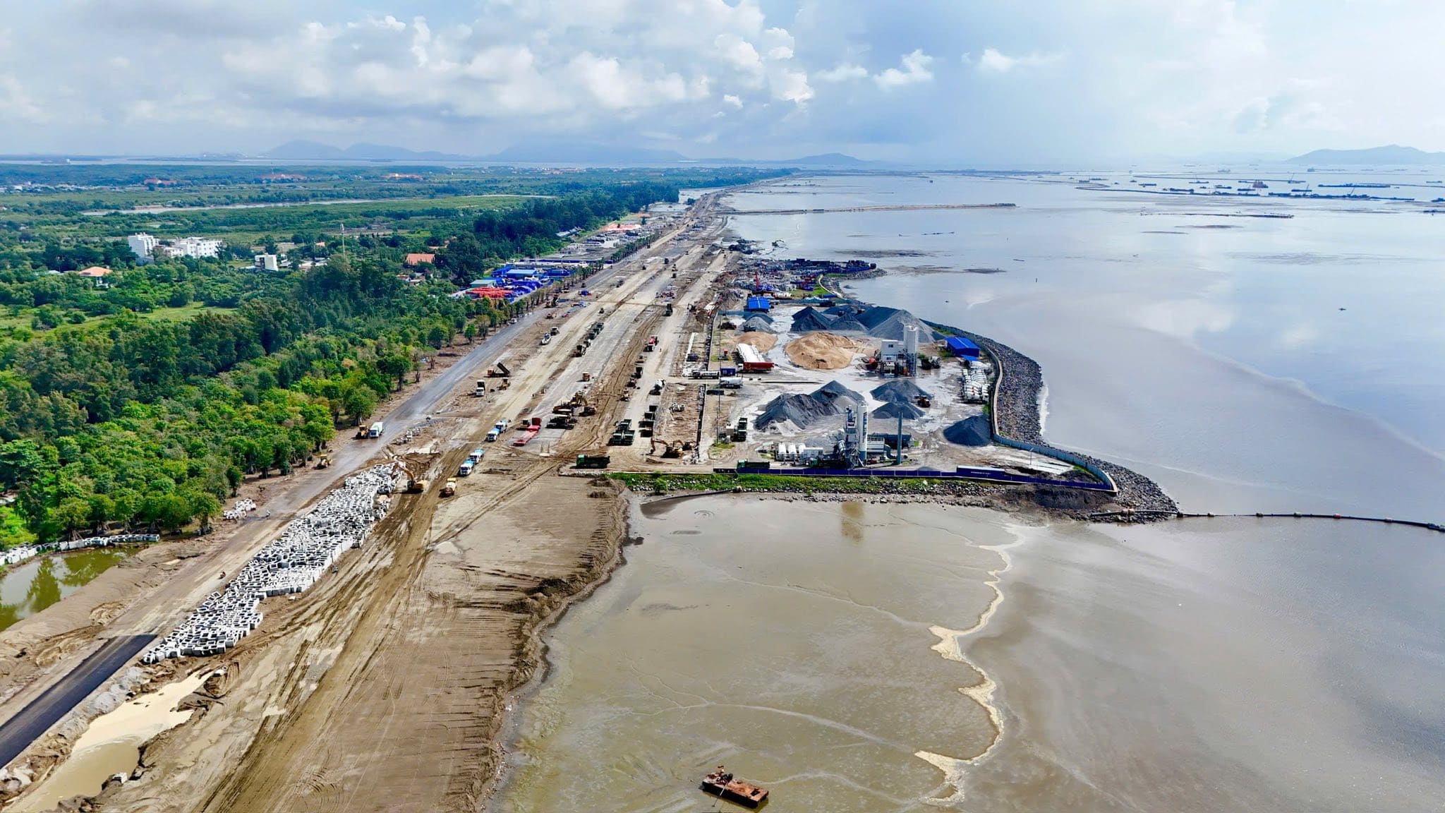 Hình ảnh tiến độ xây dựng Vinhome Cần Giờ tháng 10/2025