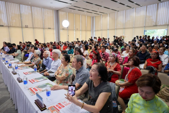 Hàng trăm kiều bào tham gia sự kiện ngày 14/12