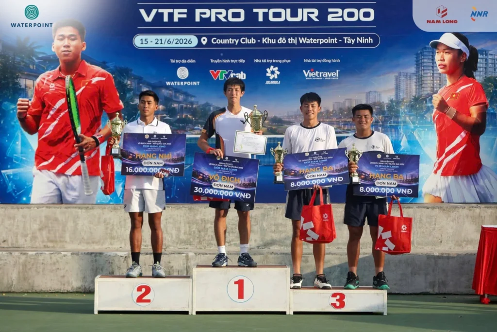 Các tay vợt nữ nhận cúp tại VTF Pro Tour 200 Cúp Nam Long 2026 Waterpoint.