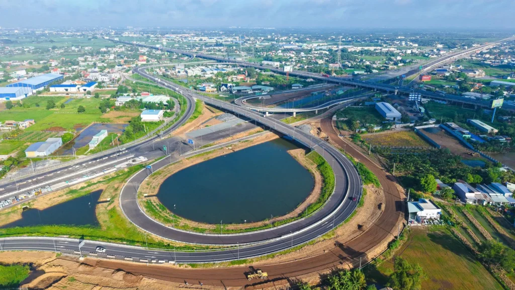 Hạ tầng mở rộng không gian phát triển cửa ngõ phía Tây TP HCM