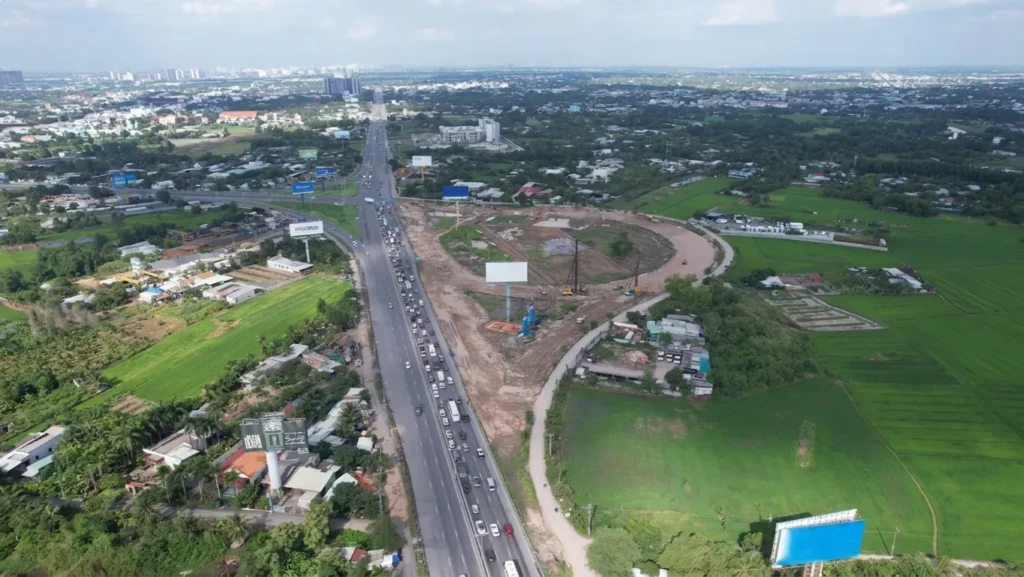 Vị trí nút dao đầu tiên của tuyến cao tốc Sài Gòn Trung Lương. Đó chính là nút dao với lại chợ Đệm.